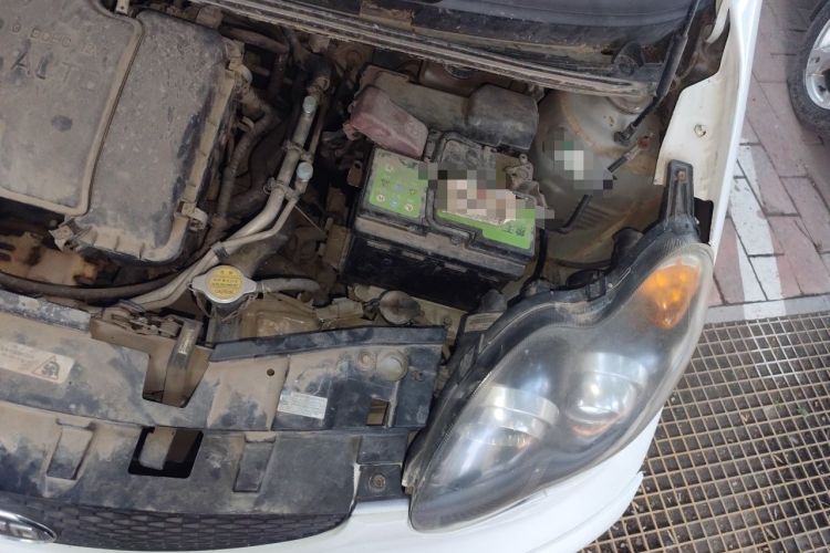Used BYD F0 2012 1.0L Joyful Cool Model Engine Bay Left