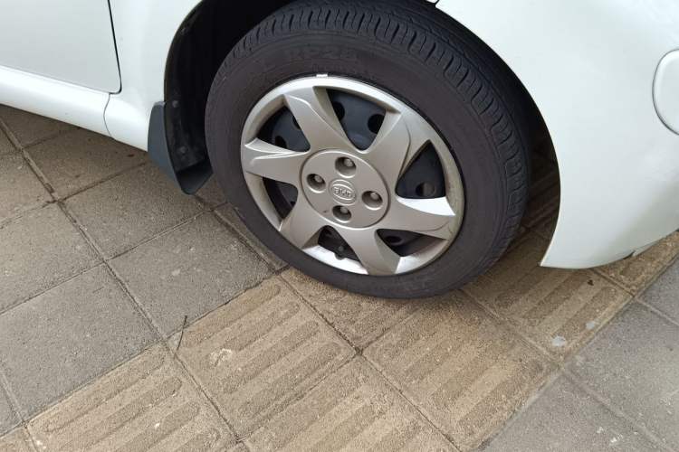 Used BYD F0 2012 1.0L Joyful Cool Model Right Front Wheel Hub