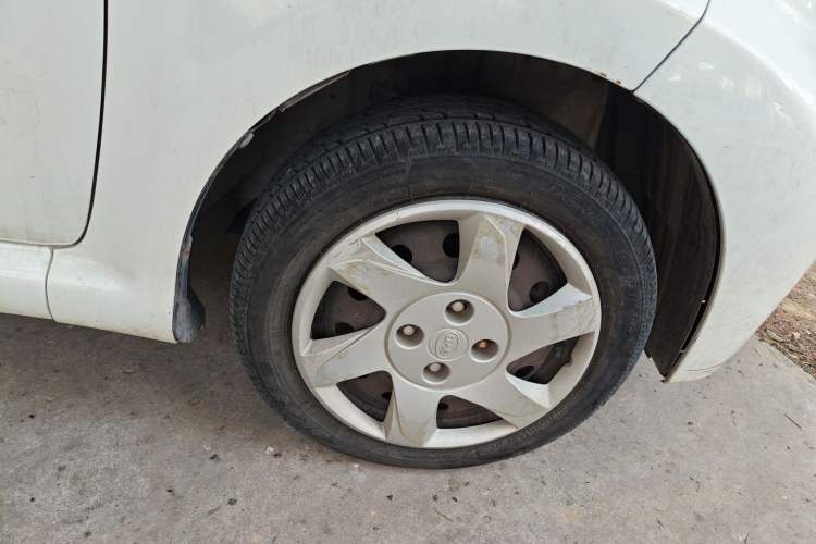 Used BYD F0 2012 1.0L Joyful Cool Model Right Front Wheel Hub