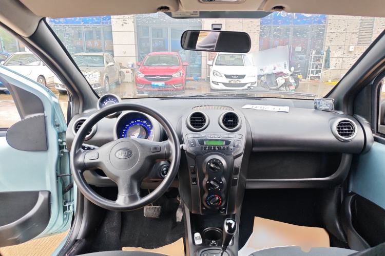 Used BYD F0 2013 1.0L AMT XuanKu Model Center Console