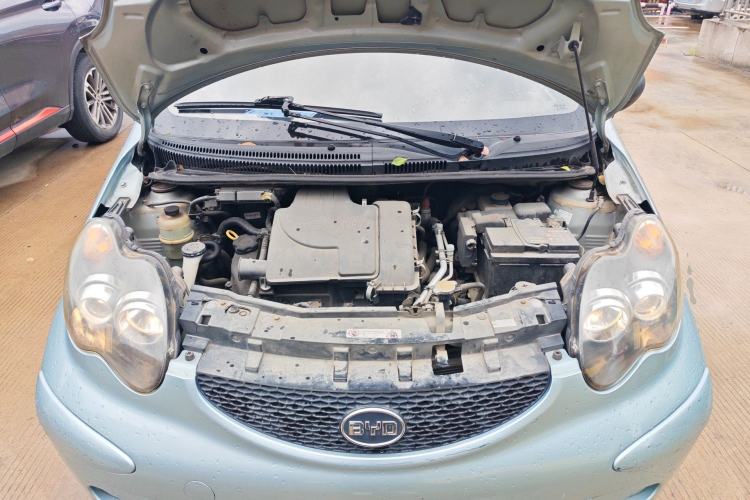 Used BYD F0 2013 1.0L AMT XuanKu Model Engine Bay