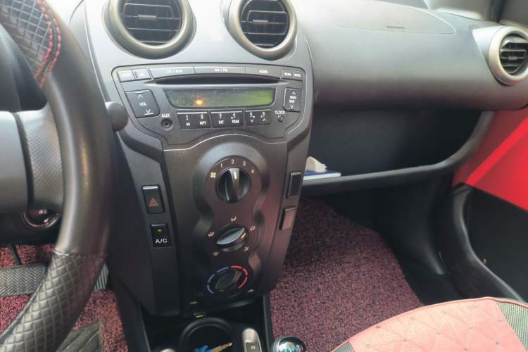 Used BYD F0 2013 1.0L AMT Joyful Cool Model Audio And AC Panel