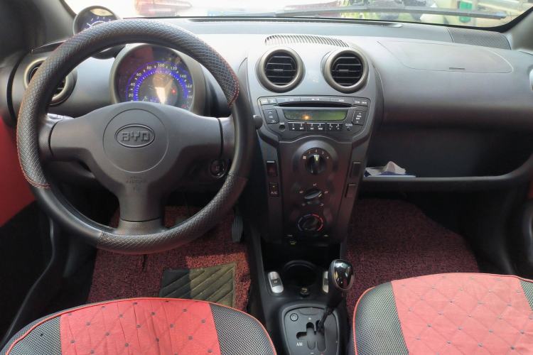 Used BYD F0 2013 1.0L AMT Joyful Cool Model Center Console