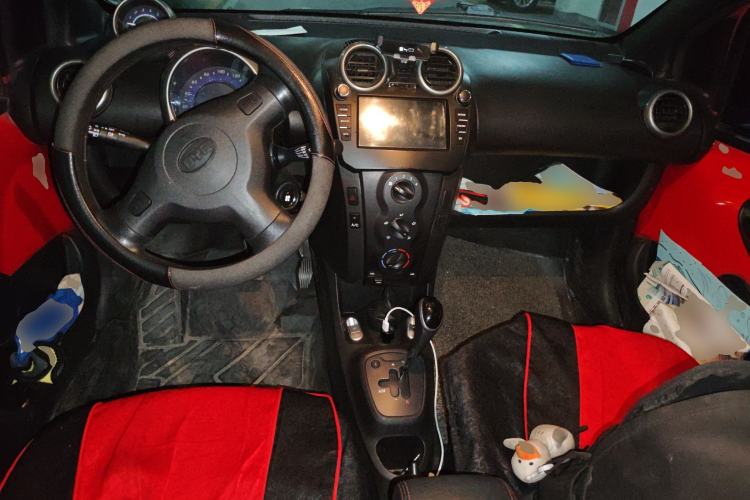 Used BYD F0 2013 1.0L AMT XuanKu Model Center Console
