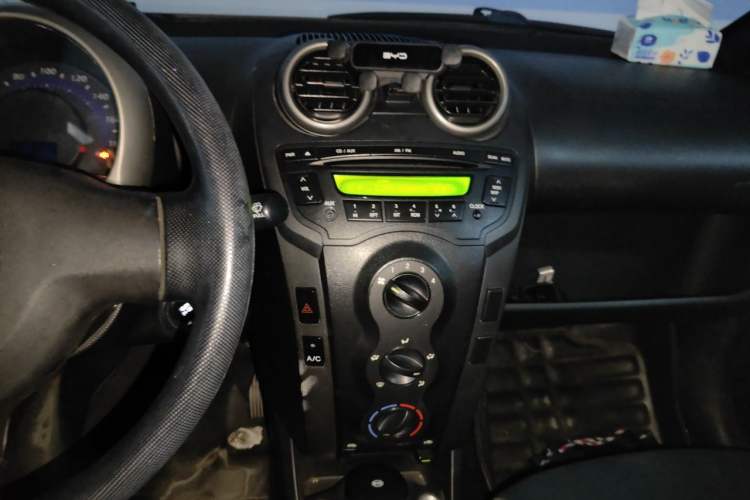 Used BYD F0 2013 1.0L AMT Joyful Cool Model Audio And AC Panel