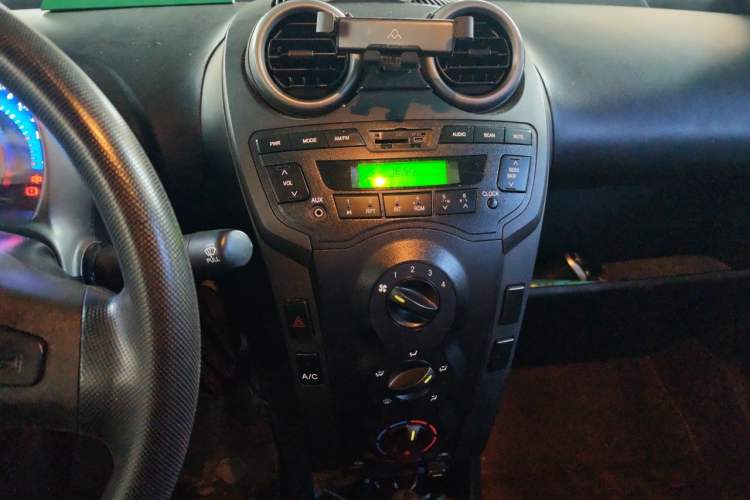Used BYD F0 2013 1.0L AMT XuanKu Model Audio And AC Panel