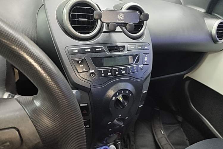 Used BYD F0 2013 1.0L AMT XuanKu Model Audio And AC Panel