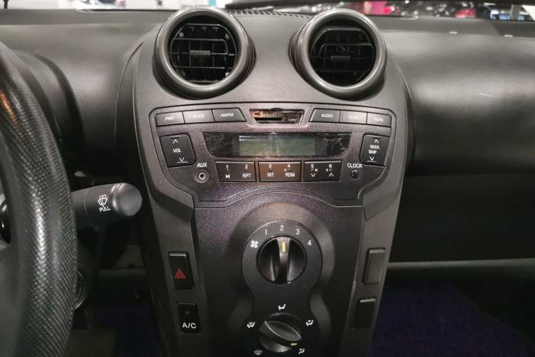 Used BYD F0 2013 1.0L AMT XuanKu Model Audio And AC Panel
