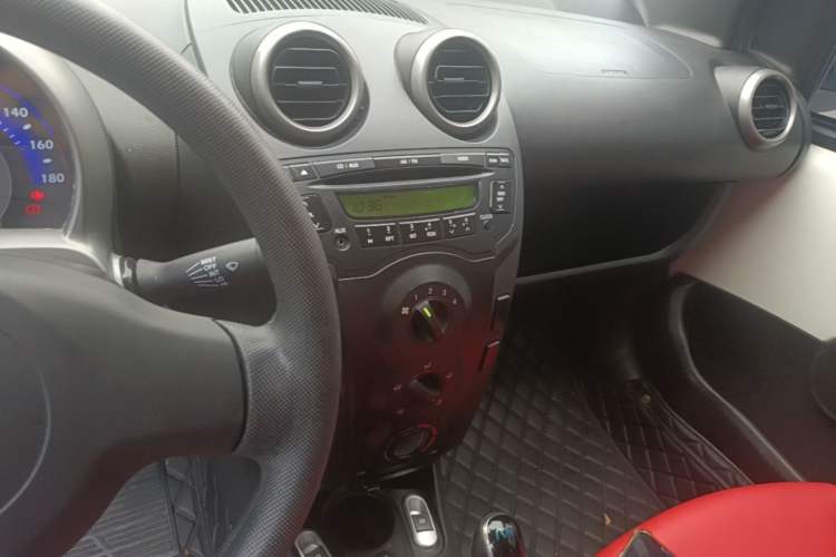 Used BYD F0 2013 1.0L AMT Joyful Cool Model Audio And AC Panel