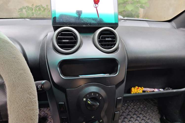 Used BYD F0 2013 1.0L AMT XuanKu Model Audio And AC Panel