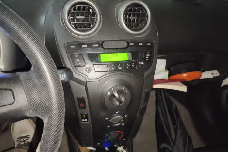 Used BYD F0 2013 1.0L AMT XuanKu Model Audio And AC Panel