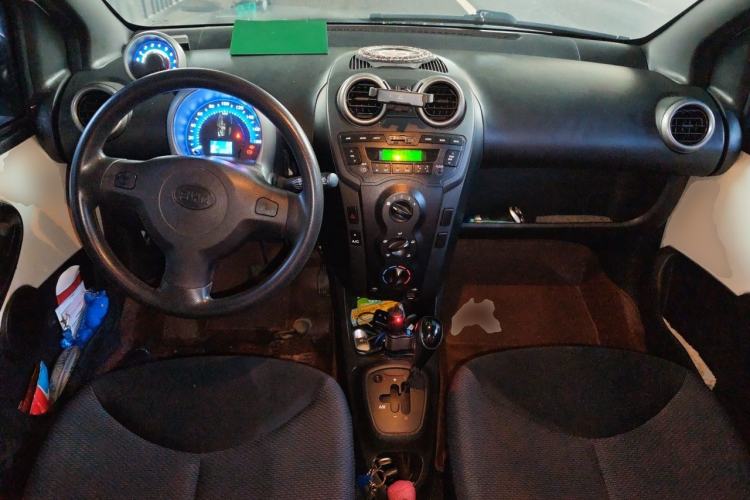 Used BYD F0 2013 1.0L AMT XuanKu Model Center Console