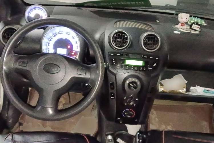 Used BYD F0 2013 1.0L AMT XuanKu Model Center Console