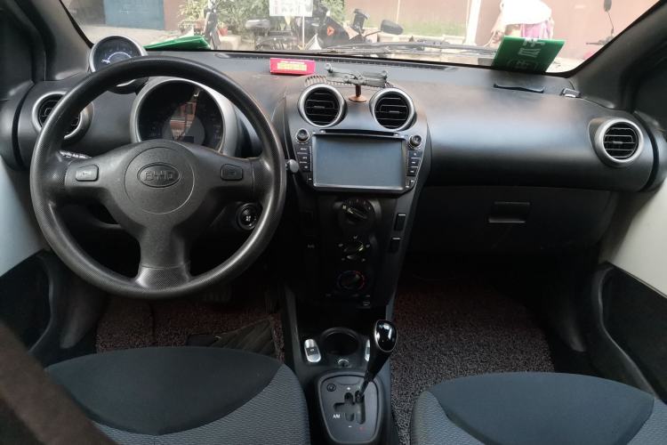 Used BYD F0 2013 1.0L AMT XuanKu Model Center Console