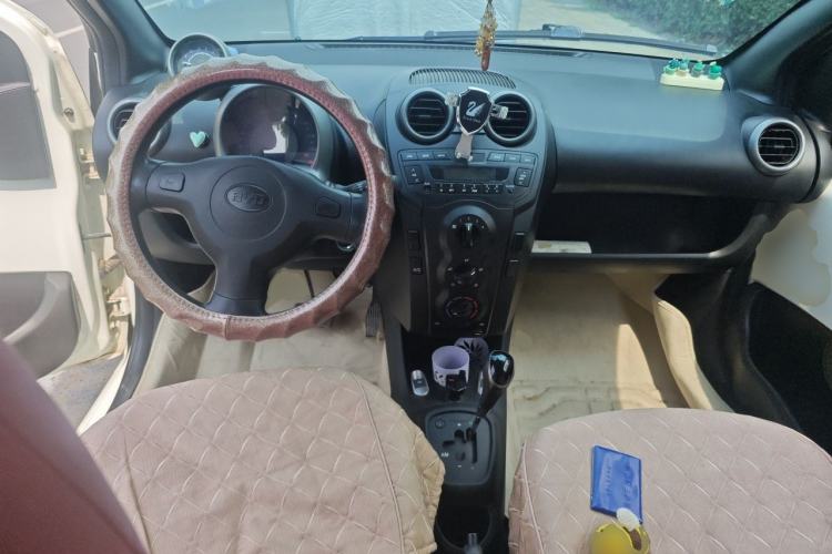 Used BYD F0 2013 1.0L AMT XuanKu Model Center Console