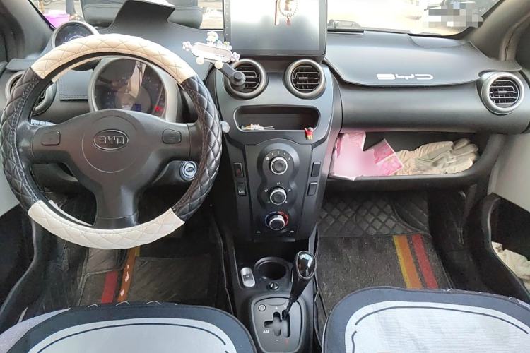 Used BYD F0 2013 1.0L AMT XuanKu Model Center Console
