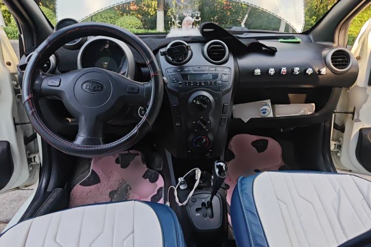 Used BYD F0 2013 1.0L AMT XuanKu Model Center Console