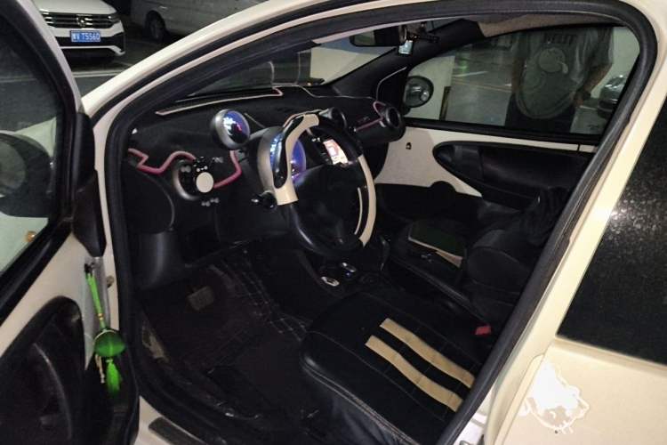 Used BYD F0 2013 1.0L AMT Joyful Cool Model Driver Seat