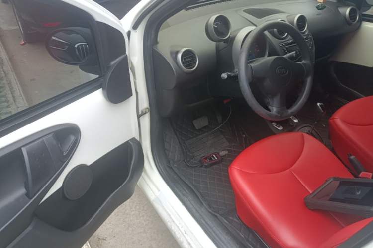 Used BYD F0 2013 1.0L AMT Joyful Cool Model Driver Seat