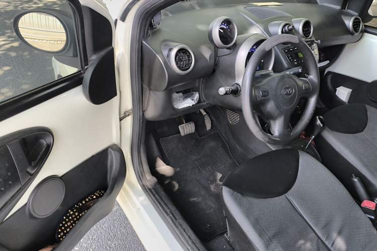 Used BYD F0 2013 1.0L AMT XuanKu Model Driver Seat