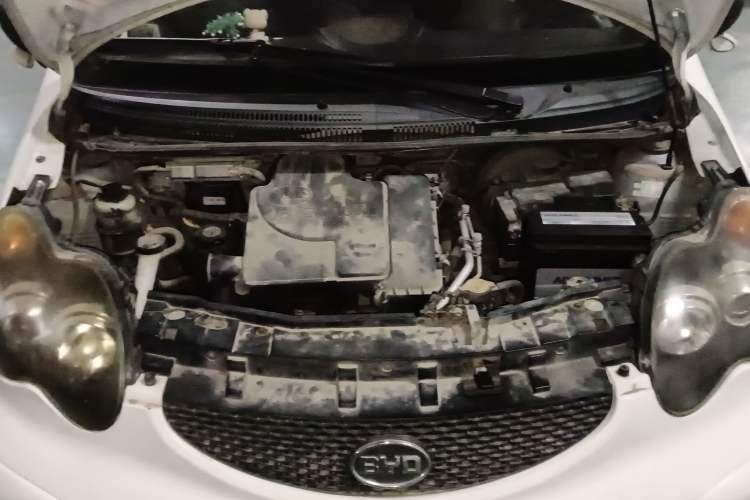 Used BYD F0 2013 1.0L AMT XuanKu Model Engine Bay