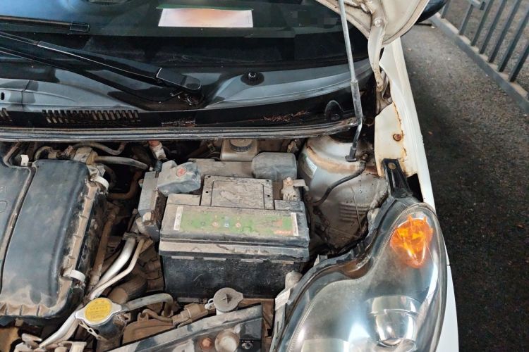 Used BYD F0 2013 1.0L AMT XuanKu Model Engine Bay Left
