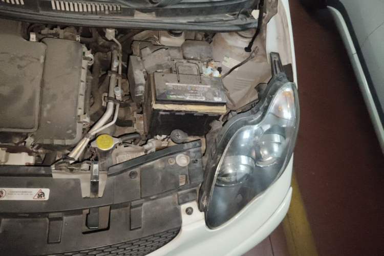 Used BYD F0 2013 1.0L AMT XuanKu Model Engine Bay Left