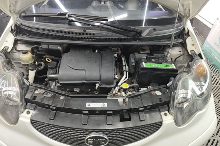 Used BYD F0 2013 1.0L AMT XuanKu Model Engine Bay