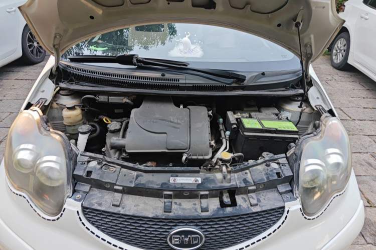 Used BYD F0 2013 1.0L AMT XuanKu Model Engine Bay