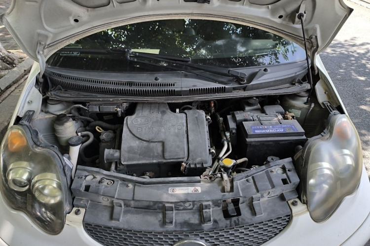 Used BYD F0 2013 1.0L AMT XuanKu Model Engine Bay