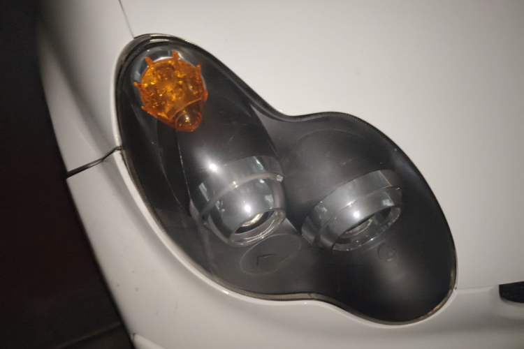 Used BYD F0 2013 1.0L AMT XuanKu Model Right Front Headlight