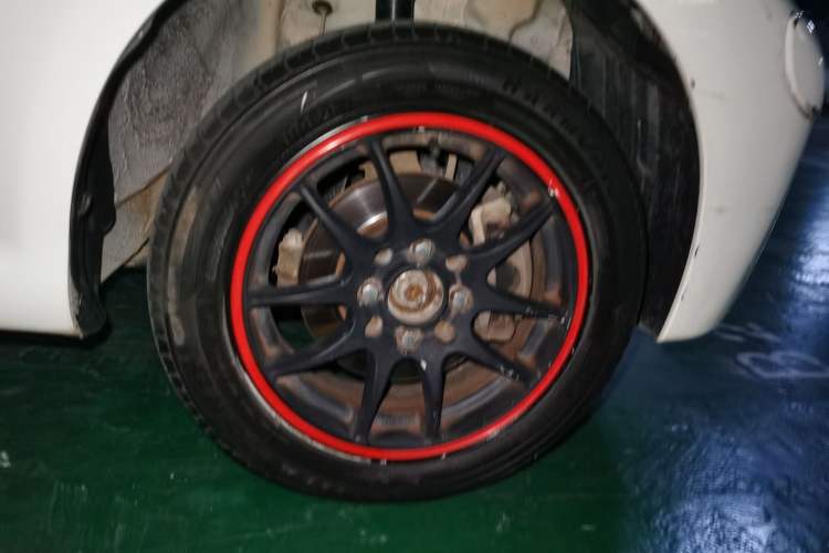 Used BYD F0 2013 1.0L AMT XuanKu Model Right Front Wheel Hub