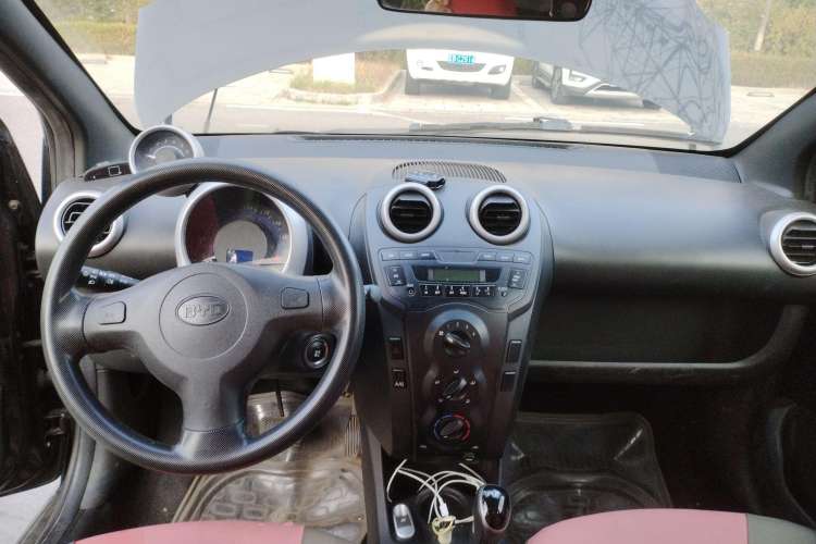 Used BYD F0 2015 1.0L AMT XuanKu Model Center Console