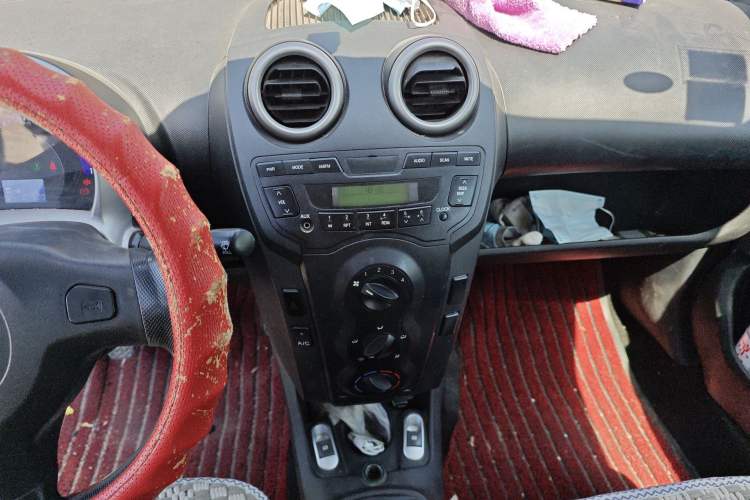 Used BYD F0 2015 1.0L Joyful Model Audio And AC Panel