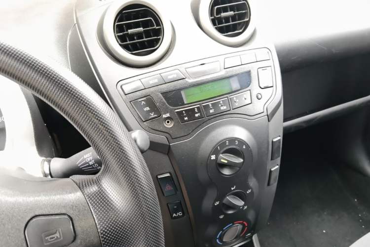 Used BYD F0 2015 1.0L AMT XuanKu Model Audio And AC Panel