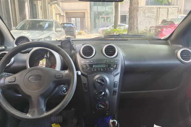 Used BYD F0 2015 1.0L AMT XuanKu Model Center Console