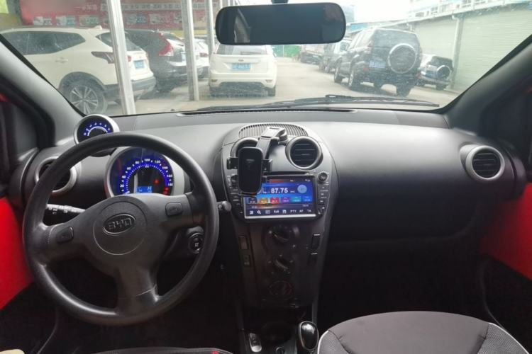 Used BYD F0 2015 1.0L AMT XuanKu Model Center Console