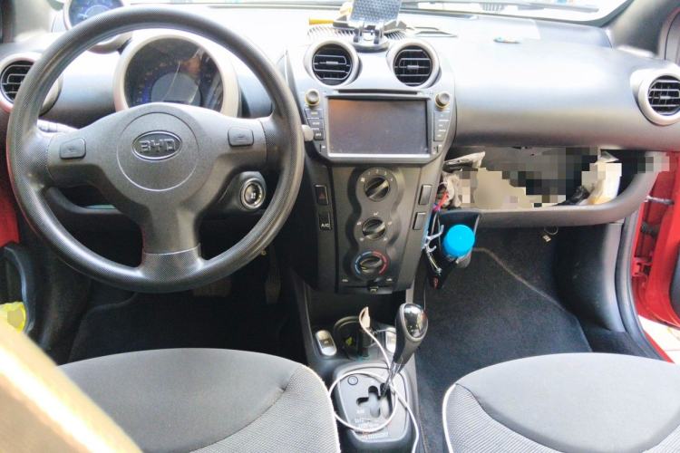 Used BYD F0 2015 1.0L AMT XuanKu Model Center Console