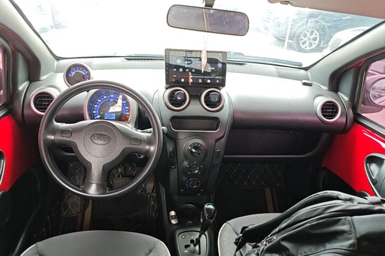 Used BYD F0 2015 1.0L AMT XuanKu Model Center Console