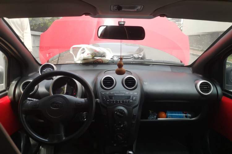Used BYD F0 2015 1.0L AMT XuanKu Model Center Console