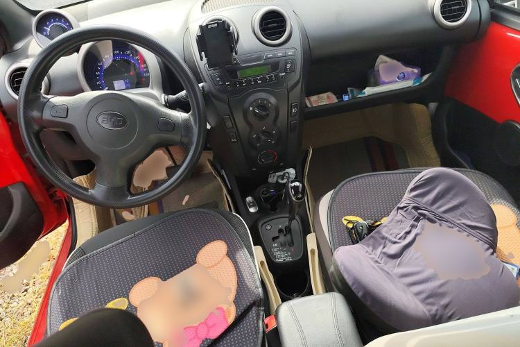 Used BYD F0 2015 1.0L AMT XuanKu Model Center Console