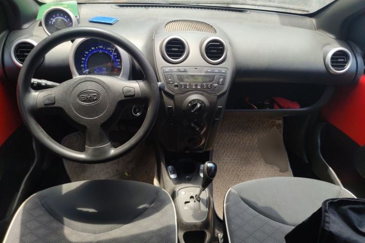 Used BYD F0 2015 1.0L AMT XuanKu Model Center Console