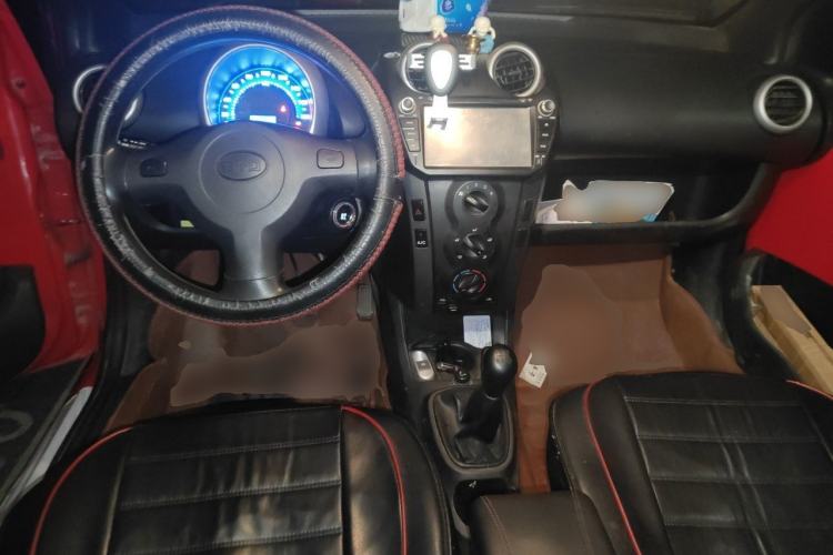 Used BYD F0 2015 1.0L AMT Joyful Cool Model Center Console