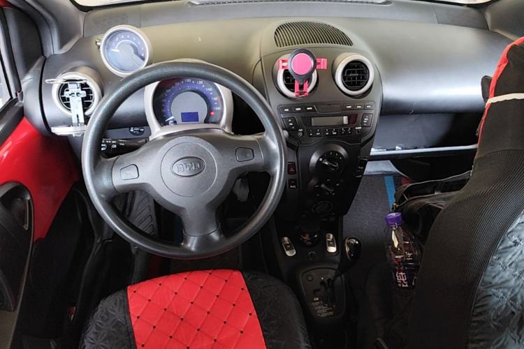 Used BYD F0 2015 1.0L AMT XuanKu Model Center Console