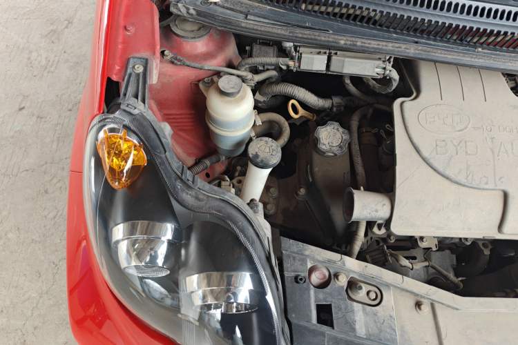 Used BYD F0 2015 1.0L AMT XuanKu Model Engine Bay Right