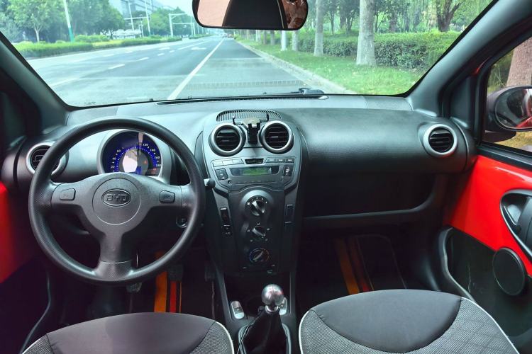 Used BYD F0 2015 1.0L XuanKu Model Interior 3