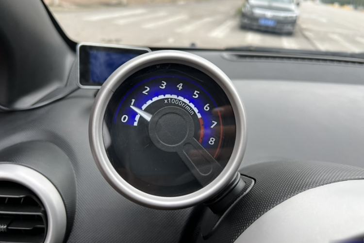 Used BYD F0 2015 1.0L AMT XuanKu Model Interior 9