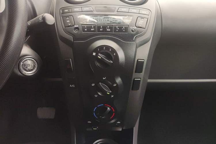 Used BYD F0 2015 1.0L AMT XuanKu Model Audio And AC Panel