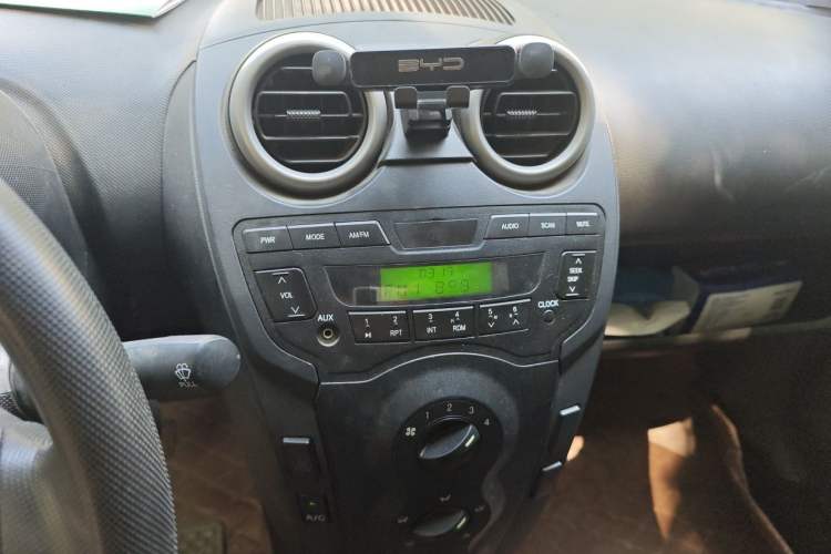 Used BYD F0 2015 1.0L XuanKu Model Audio And AC Panel