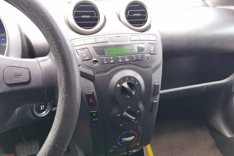 Used BYD F0 2015 1.0L AMT XuanKu Model Audio And AC Panel